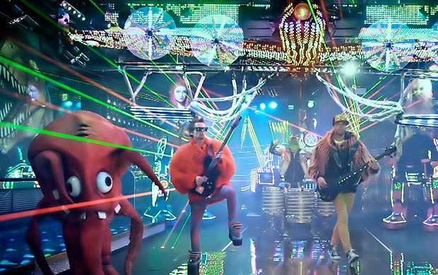 Muse llena de color a Tokio en su nuevo video