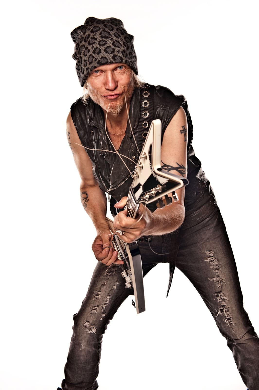 Michael Schenker, con la mano en la guitarra