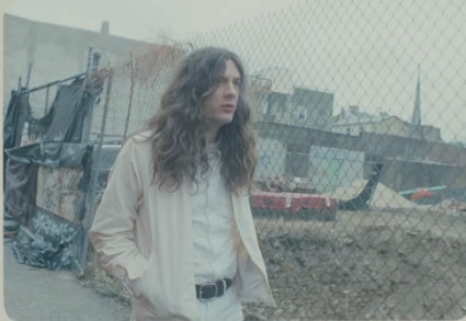 Kurt Vile pasea por Filadelfia en su nuevo video