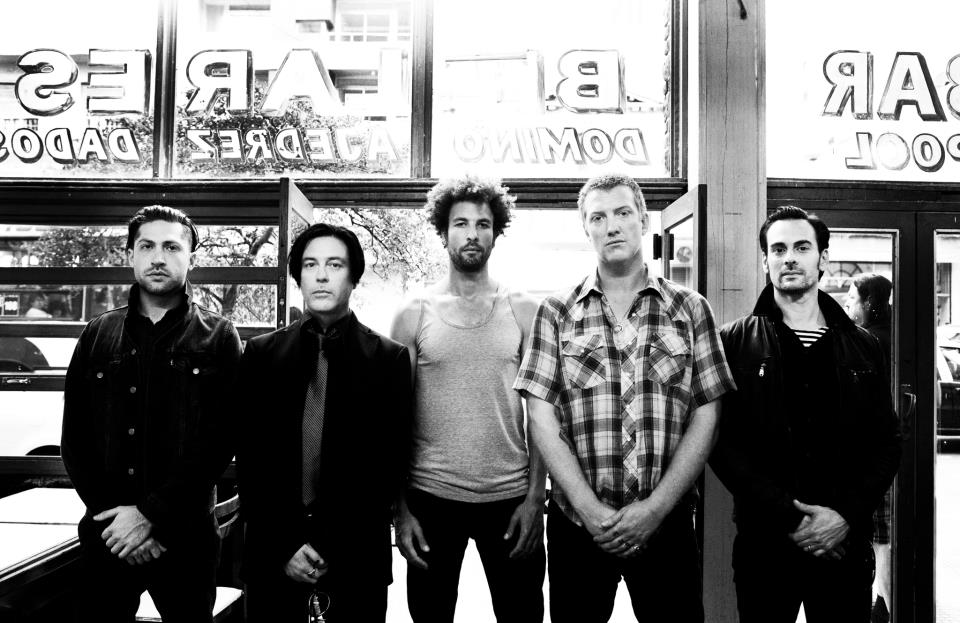 DOS NUEVAS CANCIONES DE QUEENS OF THE STONE AGE