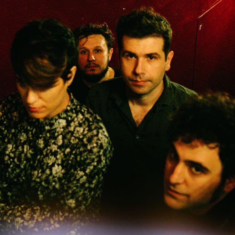 Gana pases para Triángulo de Amor Bizarro