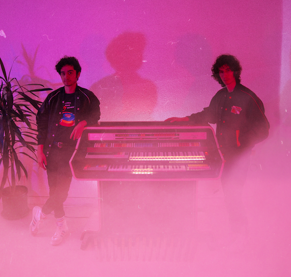 PREMIERE: Escucha en exclusiva lo nuevo de Tayrell