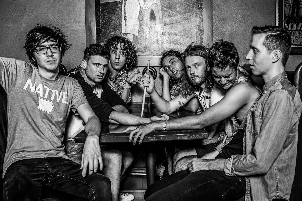 Car Seat Headrest anuncia Yourself Completely' Indie Rocks!