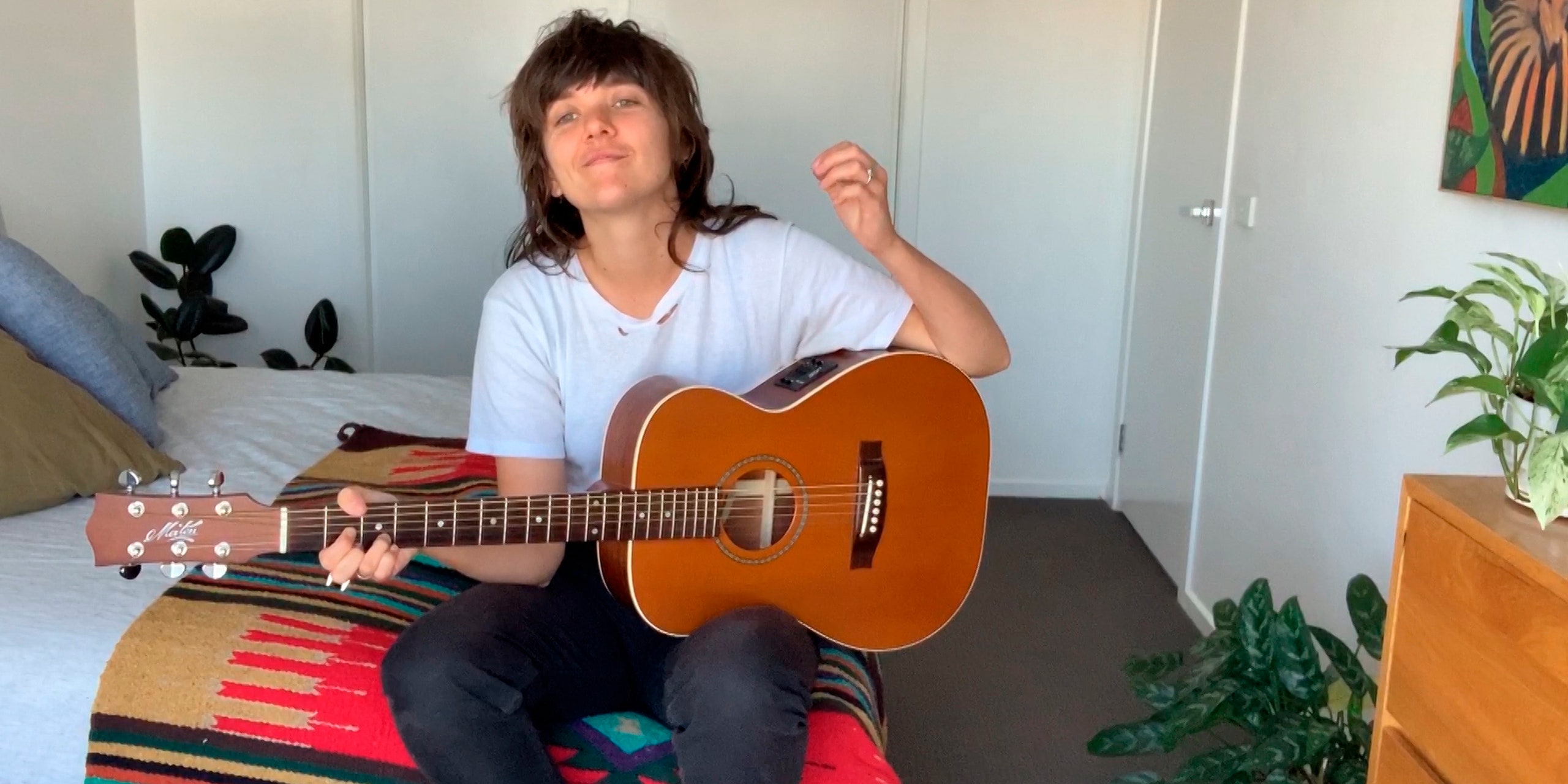 Courtney Barnett comparte “Just For You” de Kev Carmody