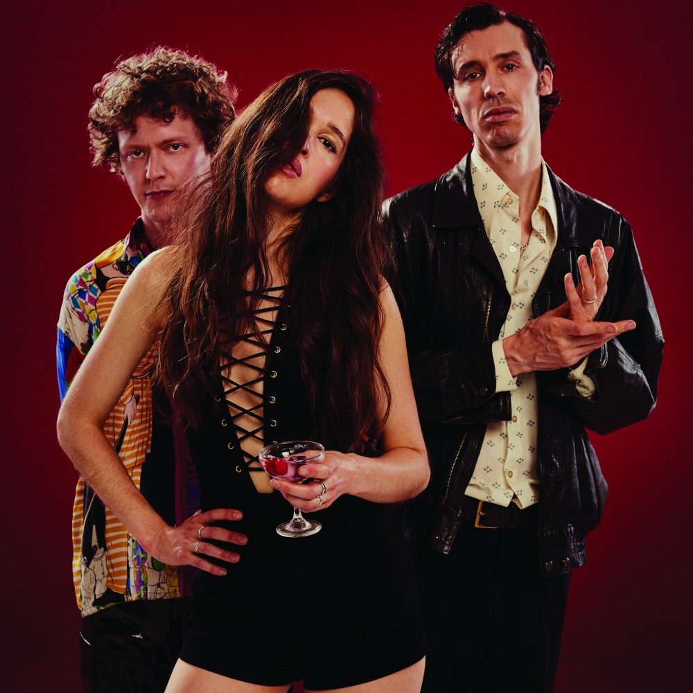 Marie Davidson lanza video de “Worst Comes To Worst”