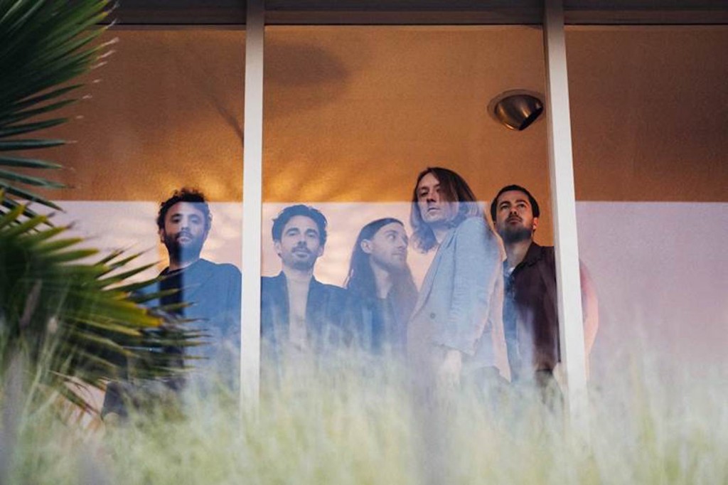 Local Natives comparte “Statues in the Garden”