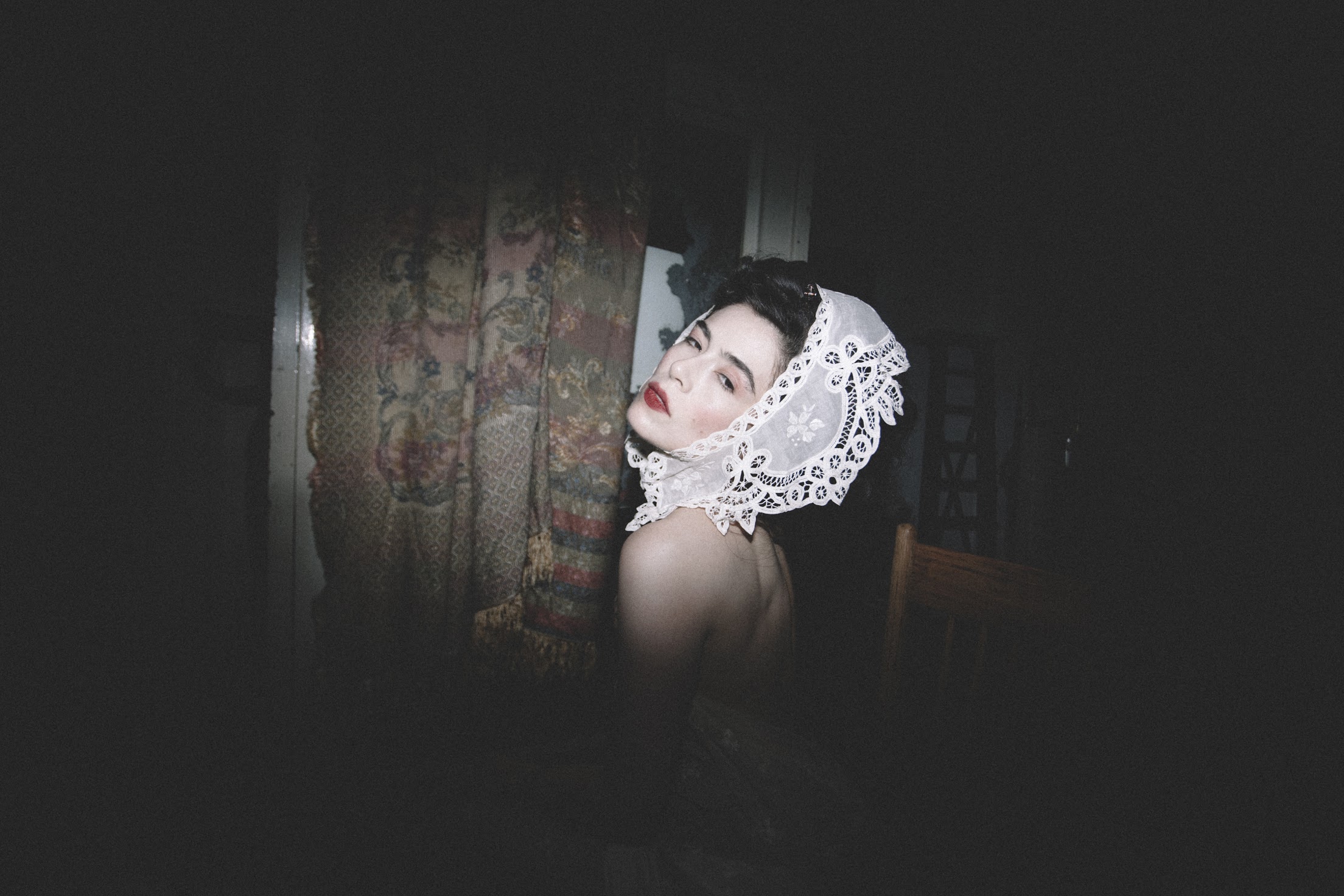 Marion Raw presenta video para “If I Could Turn Back Time”