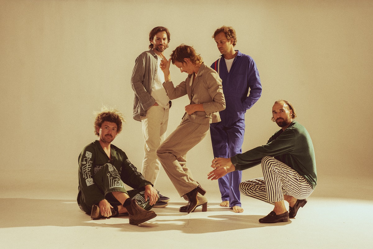 Pond anuncia álbum y estrena “America's Cup”