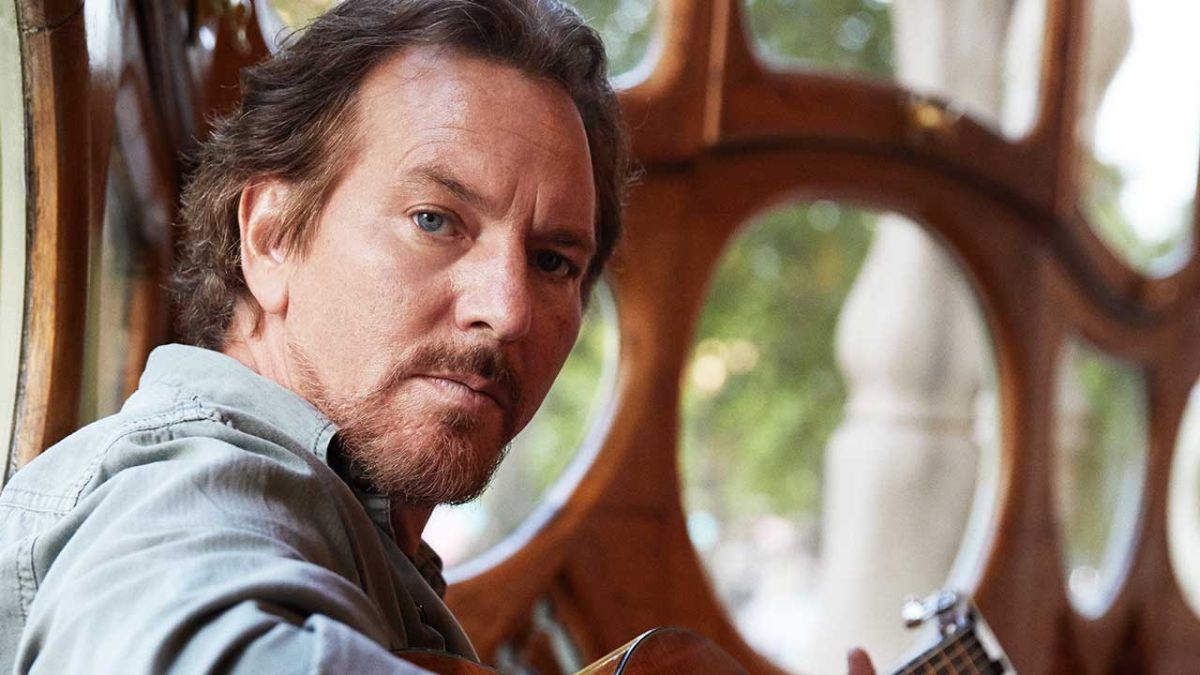 Eddie Vedder anuncia álbum y estrena “Long Way”