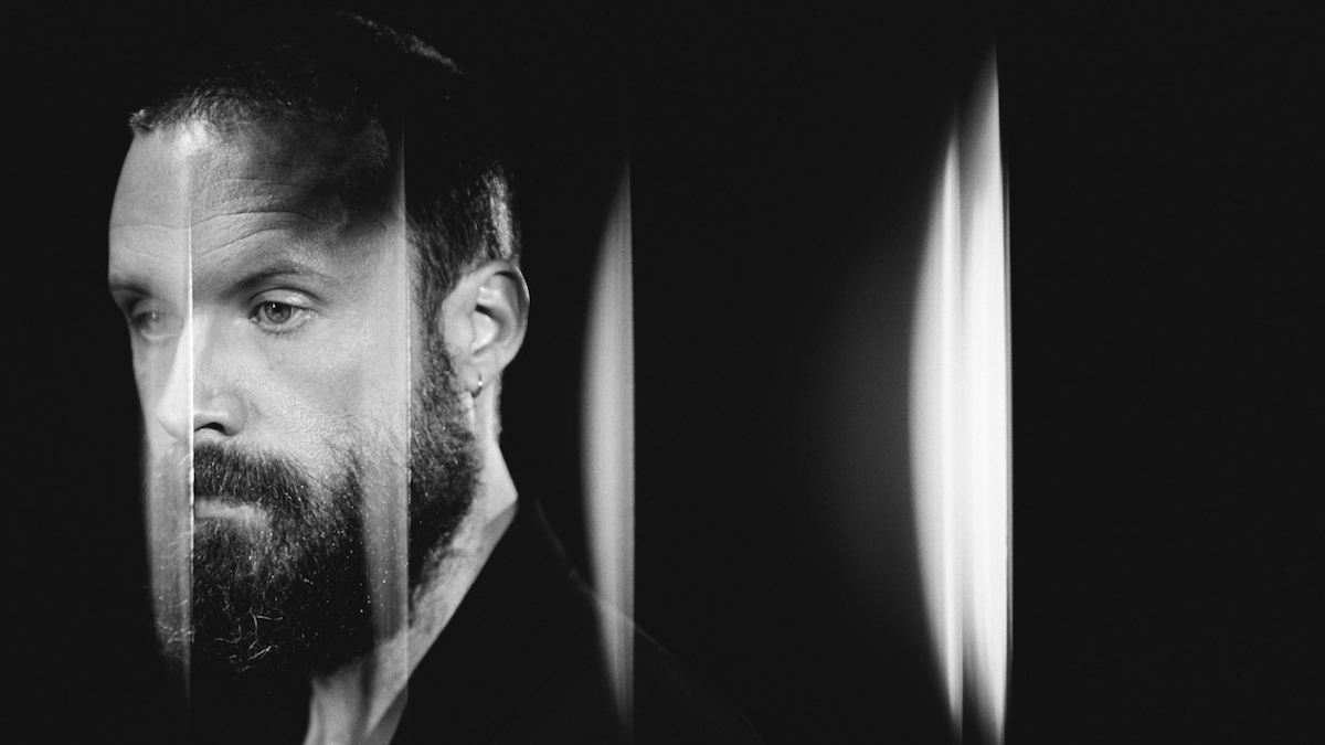 Father John Misty comparte "Funny Girl" y anuncia disco