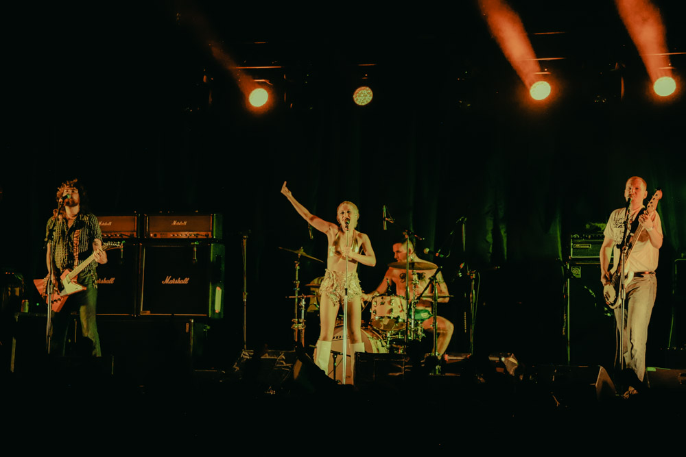Amy_ and the sniffers_Foro_IR_Luis_Avilés_12