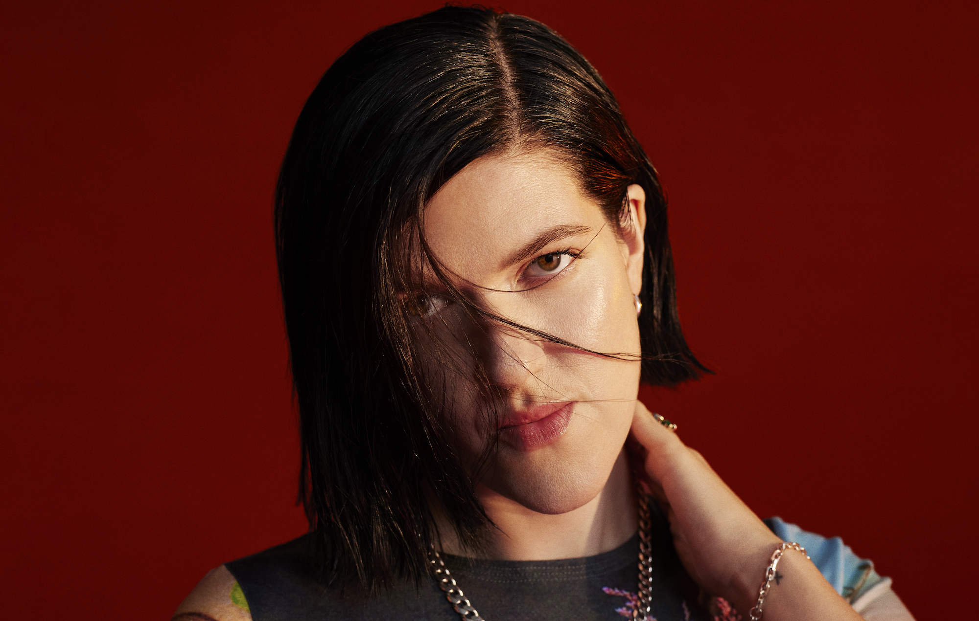 Romy comparte su cuarto sencillo “The Sea”