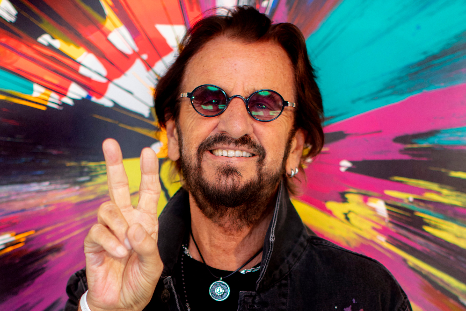 Ringo Starr Se Cae En Pleno Concierto   Ringo Starr 