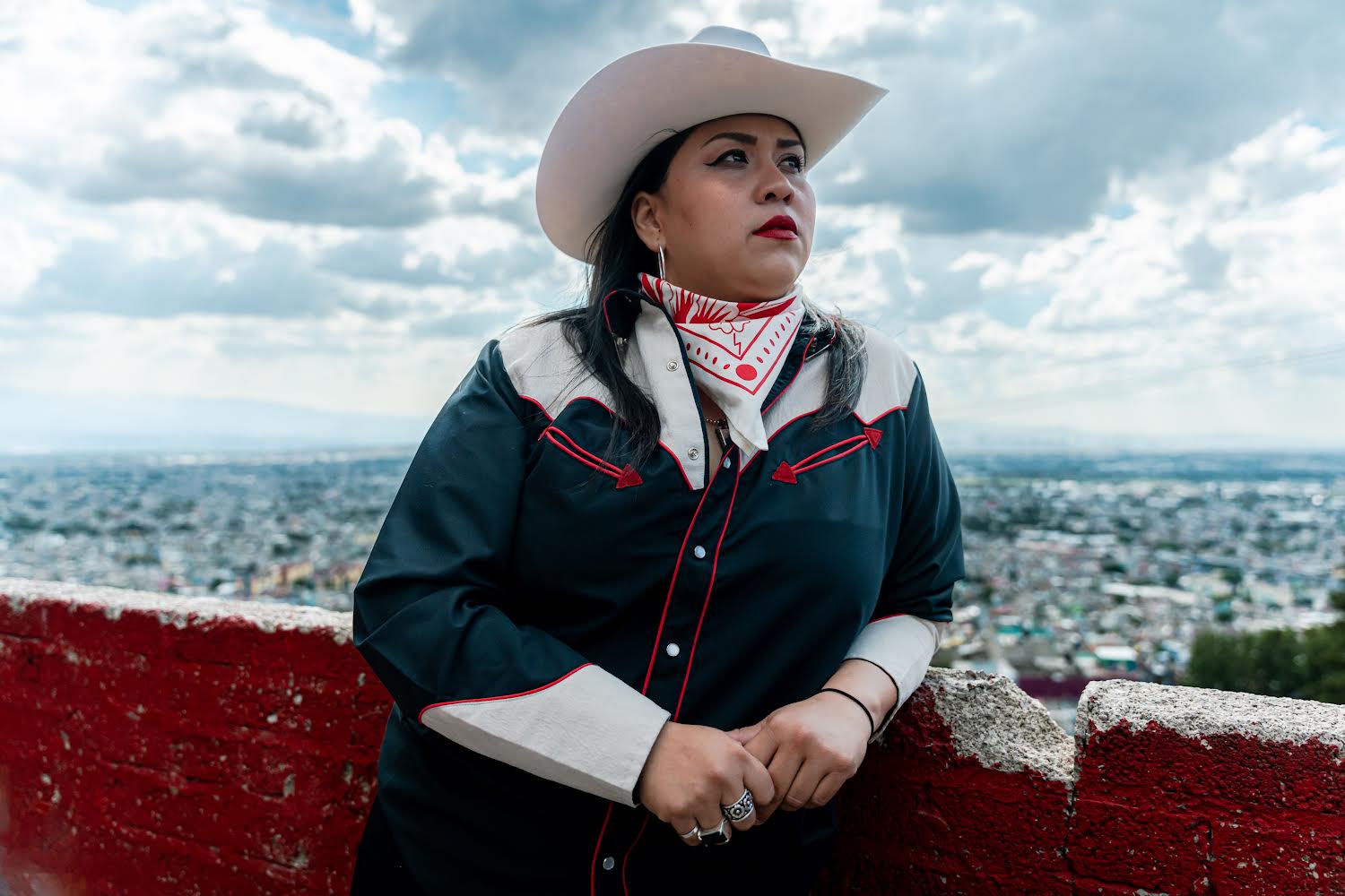 Vivir Quintana comparte “Mi Casita” Indie Rocks!