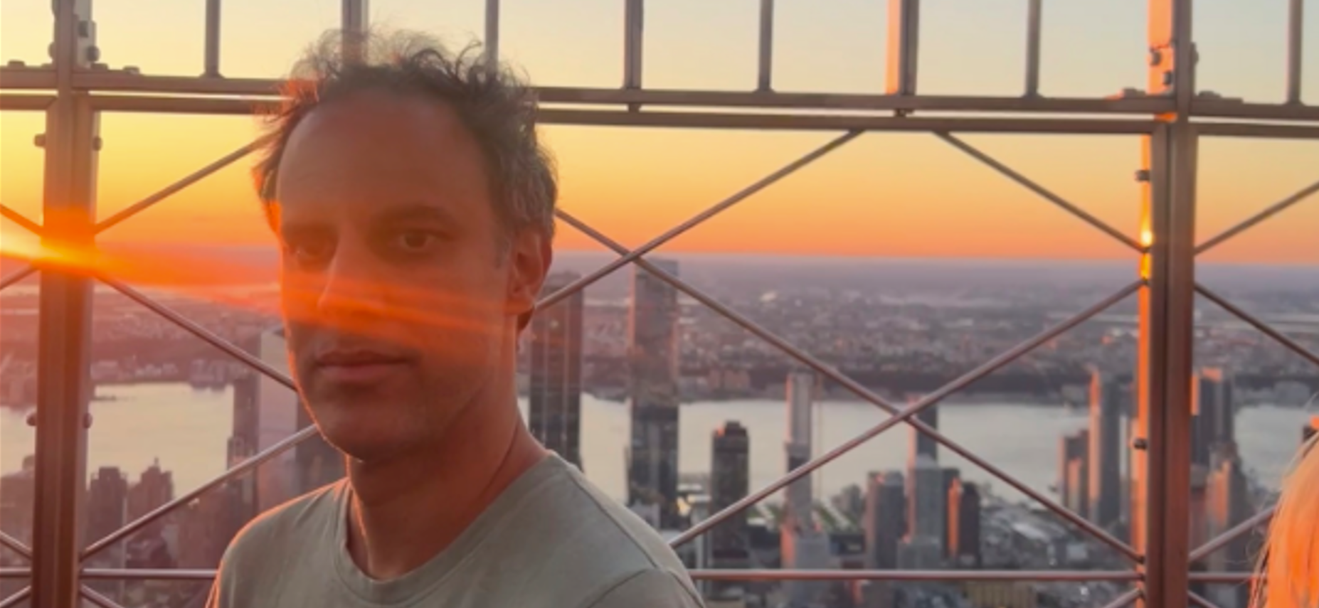 Four Tet cautiva con “Into Dust (Still Falling)”