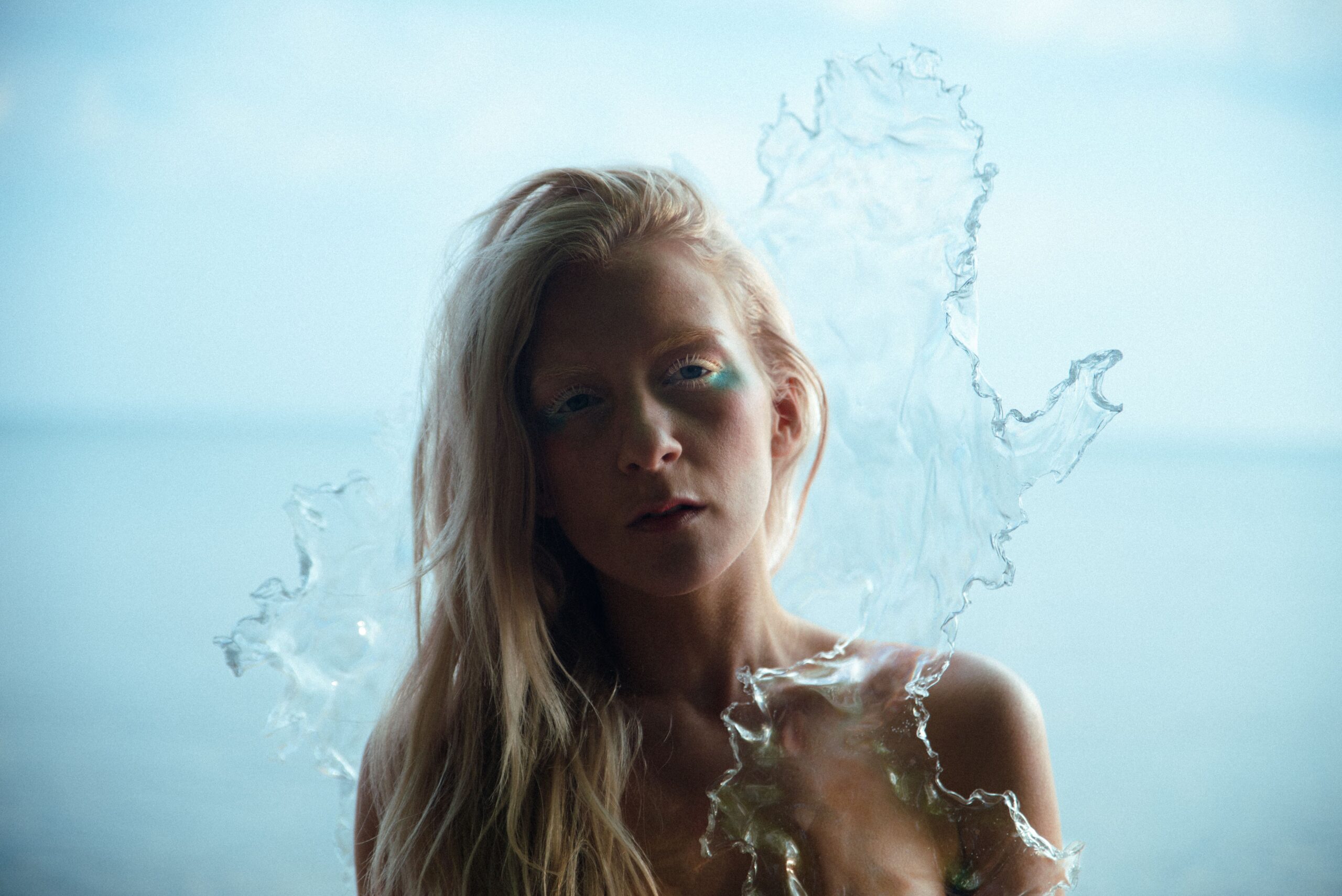 ionnalee cautiva con “STILL BLUE”