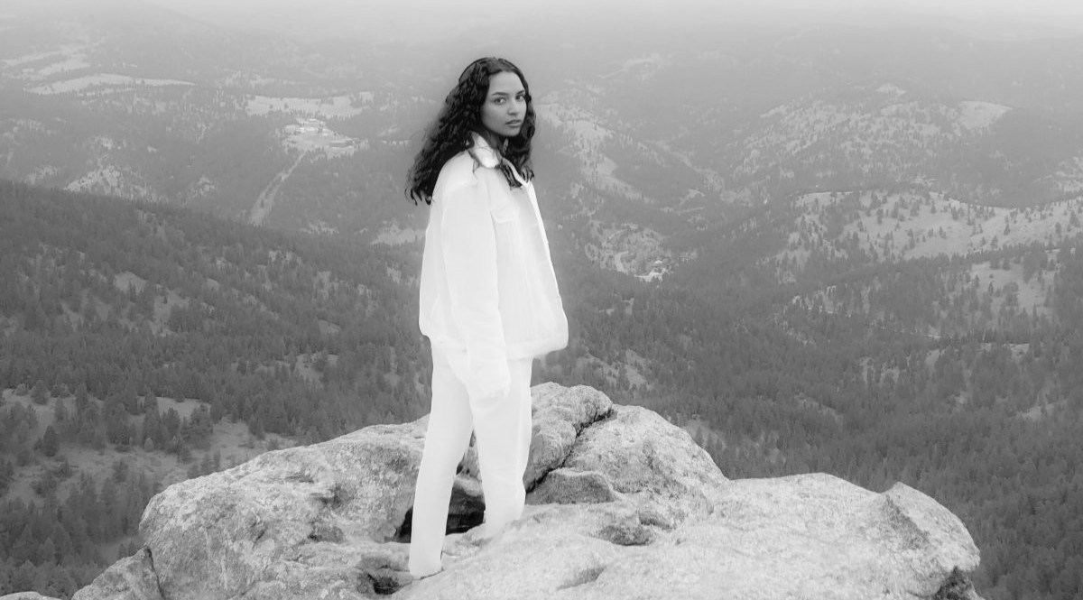 Ambar Lucid comparte poderoso mensaje en “Moving Mountains”