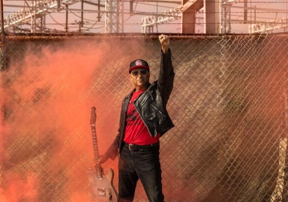 Tom Morello alza la voz en “Pretend You Remember Me”