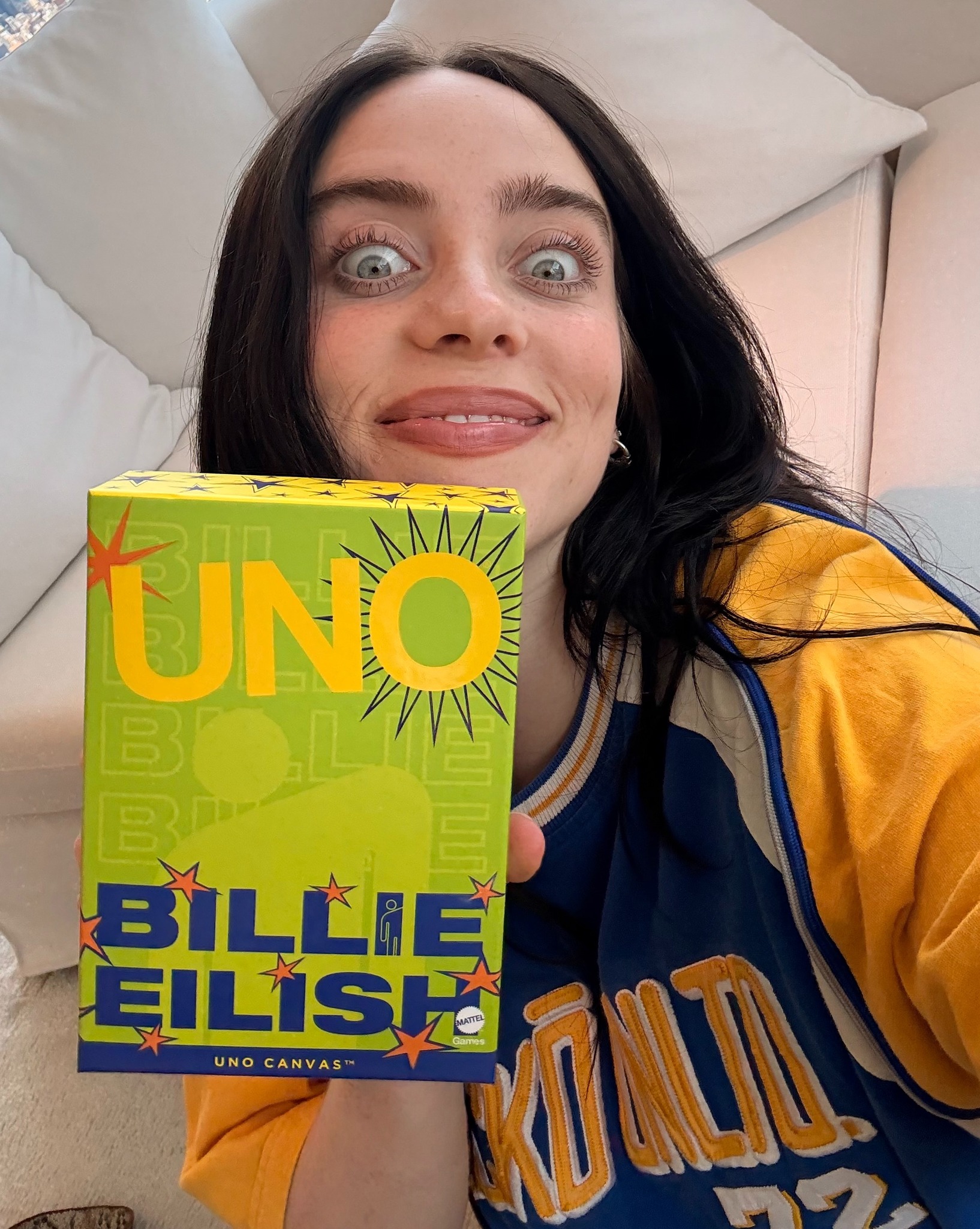 Billie Eilish colabora con UNO