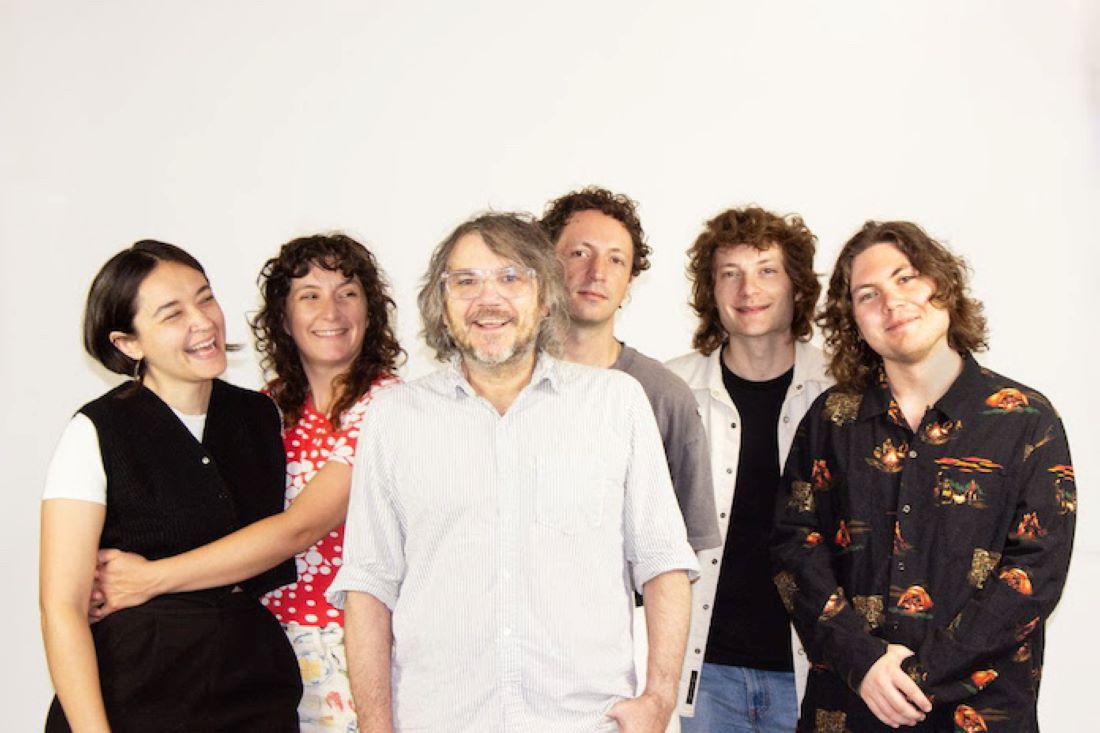 Jeff Tweedy sorprende con “Feel Free”
