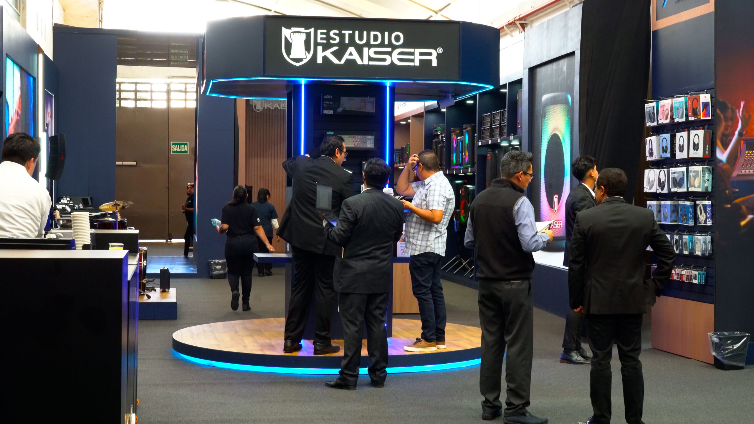 C0742.00 16 51 29.imagen fija040