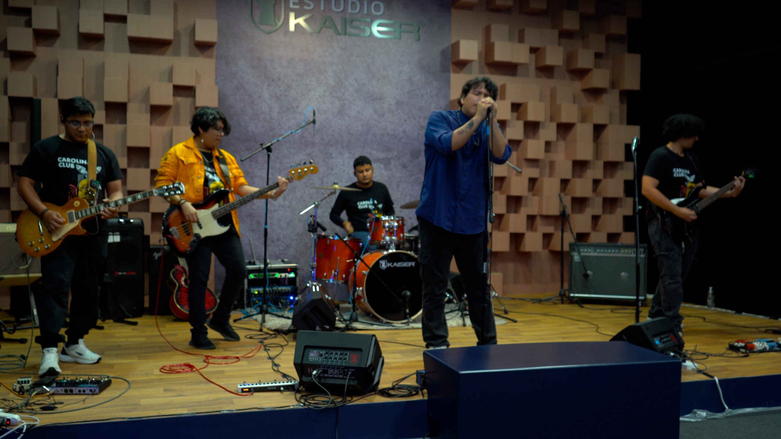 C0742.00 24 58 28.imagen fija063