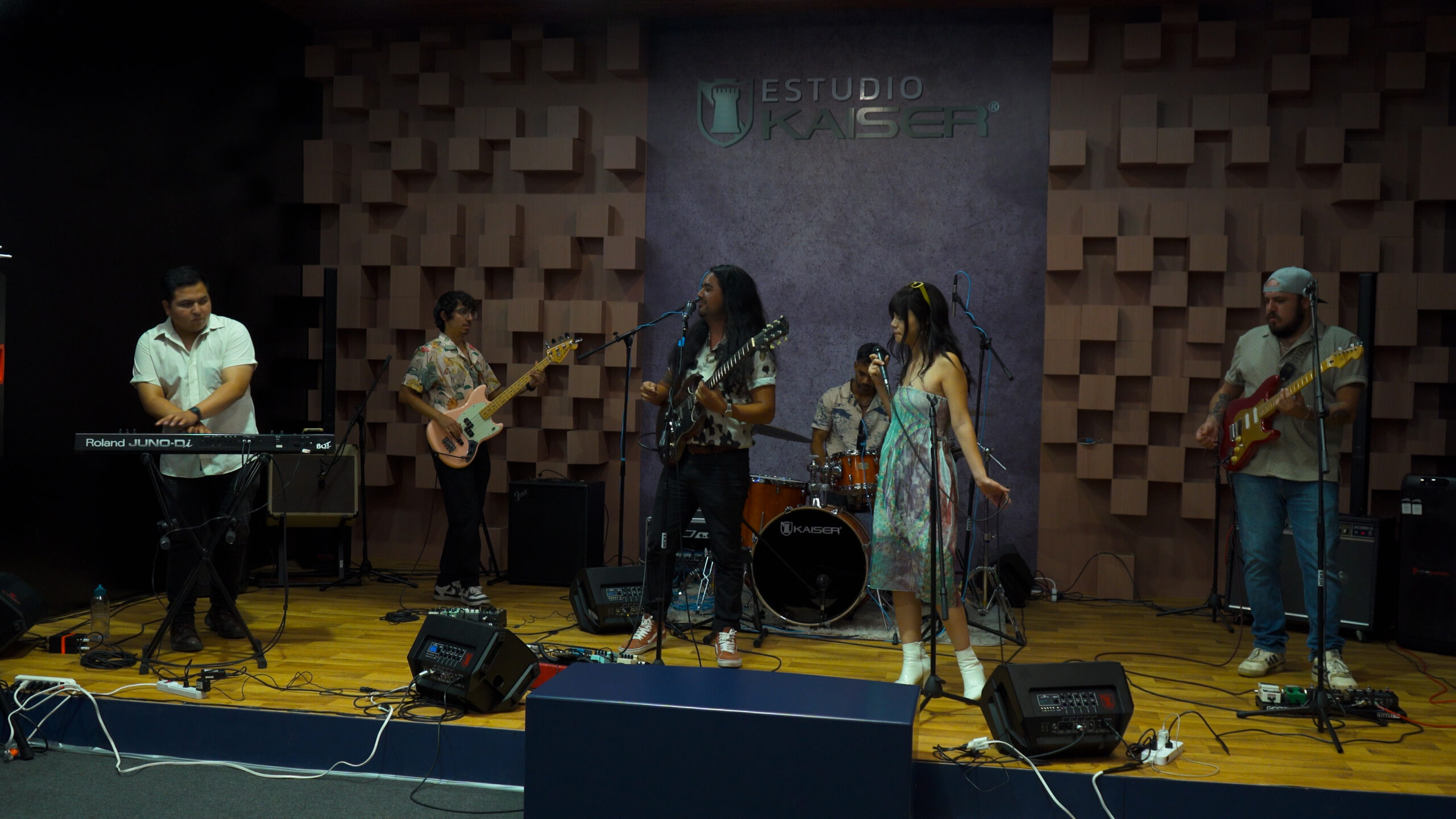 C0742.00 35 55 25.imagen fija093