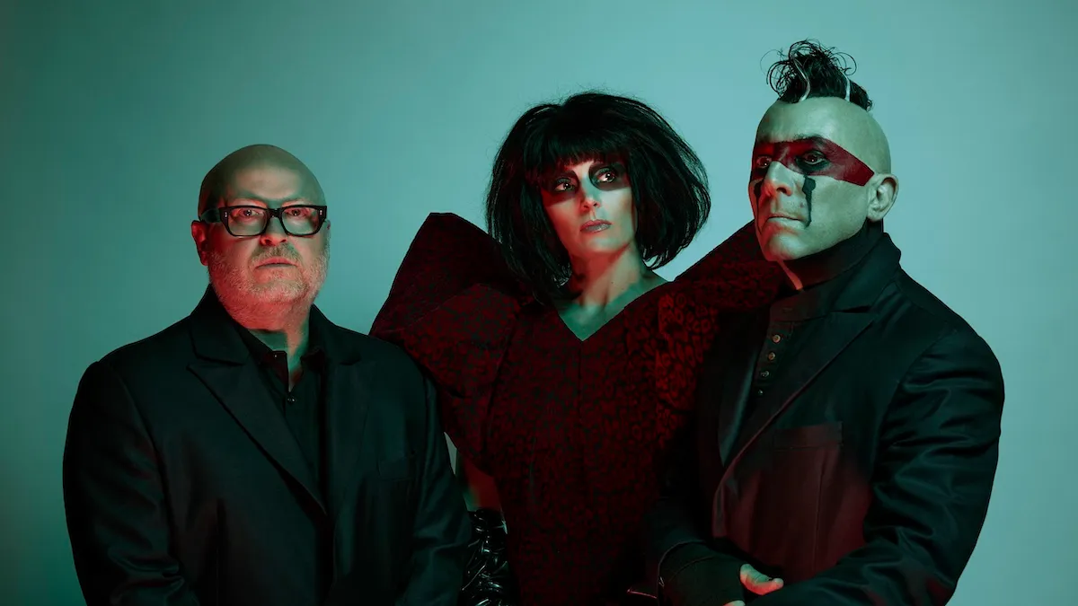 Puscifer anuncia su nuevo álbum, 'Normal Isn’t'