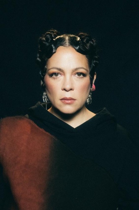 Natalia Lafourcade sorprende con “La Cometierra”