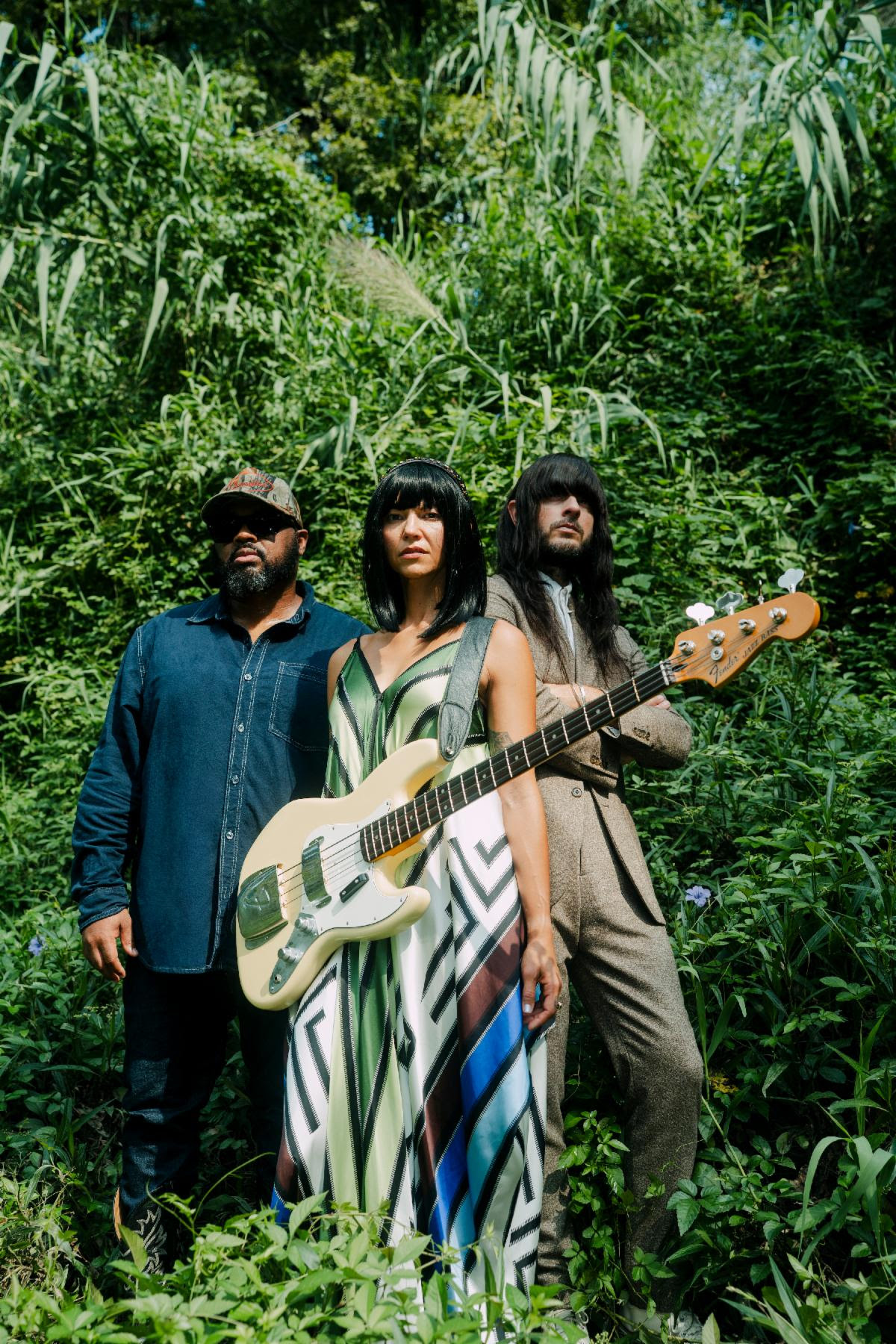 Khruangbin estrena ‘The Universe Smiles Upon You ii’