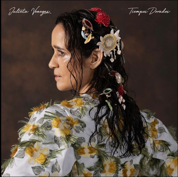 Julieta Venegas estrena “Tiempos Dorados”