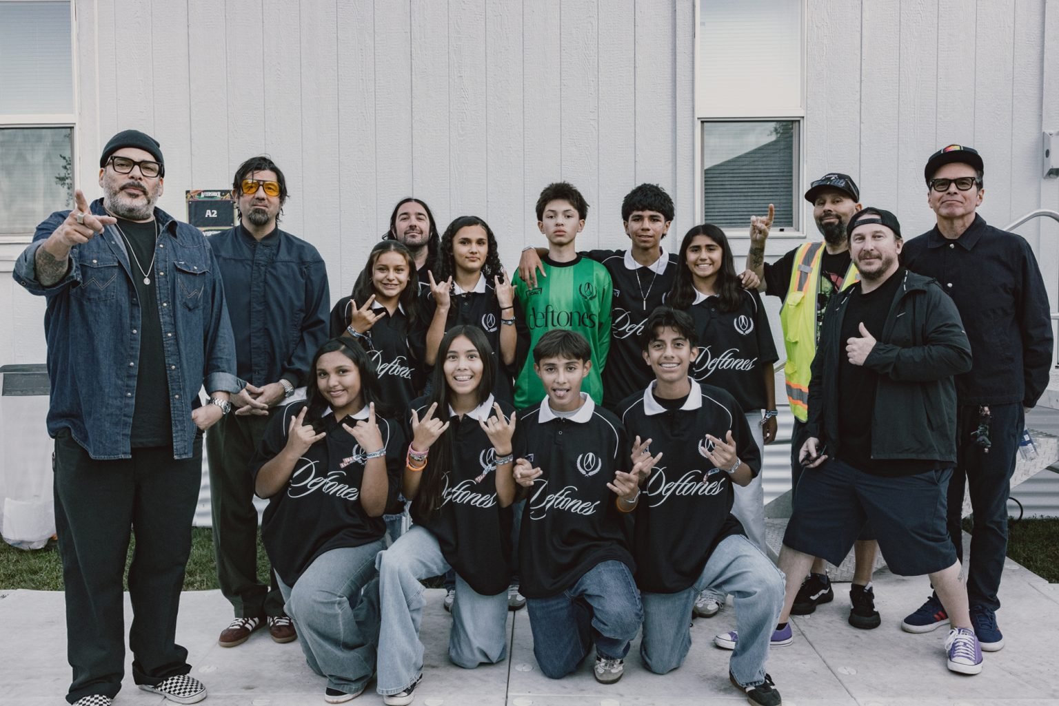 Deftones se une a Goal Global para apoyar al equipo juvenil de Los Jaguares