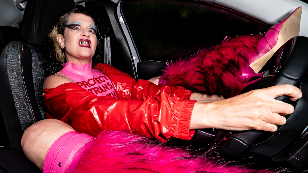 Peaches da detalles de su nuevo álbum y estrena  “F*ck Your Face”
