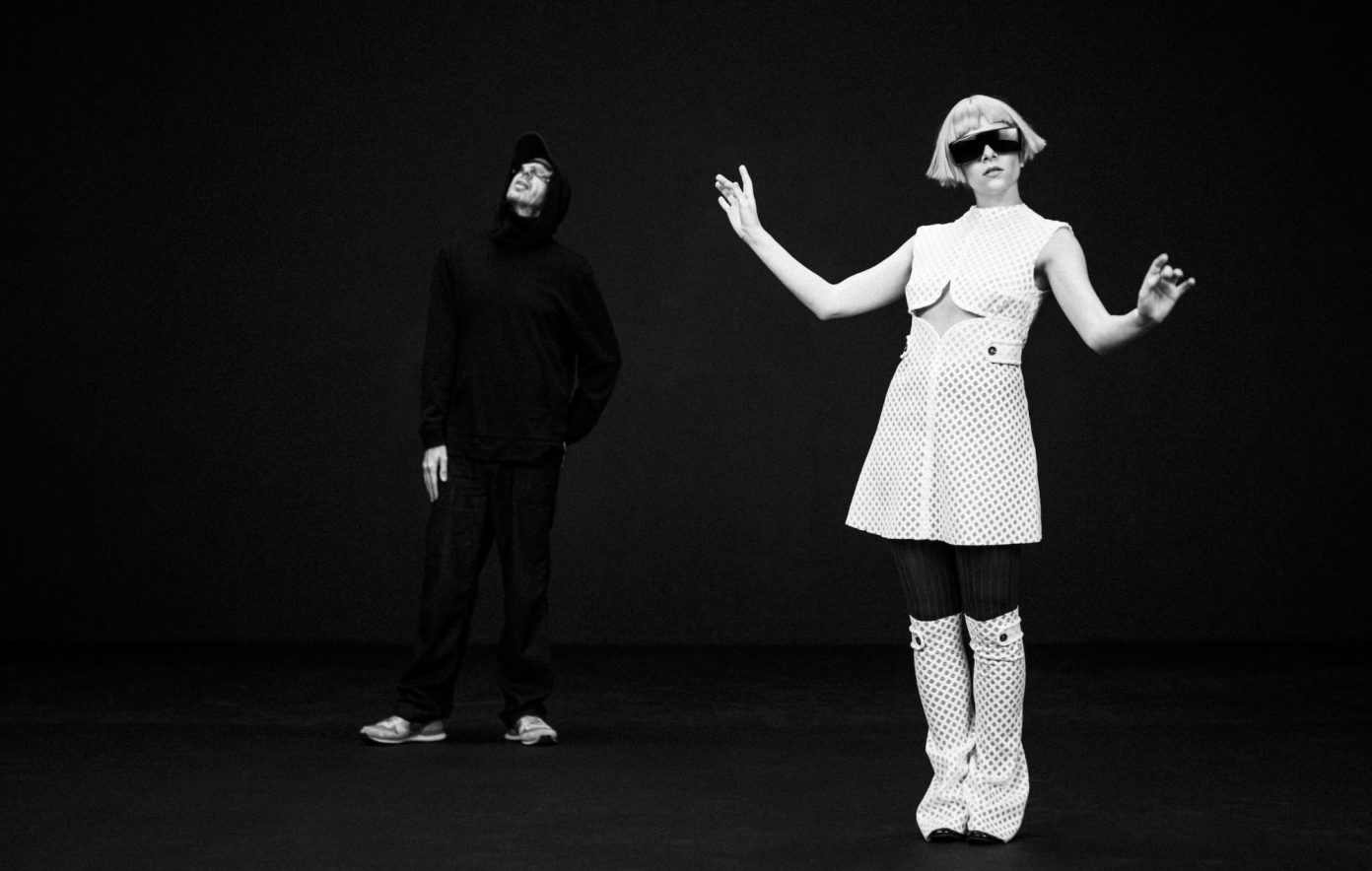 Aurora y Tom Rowlands (The Chemical Brothers) forman la nueva banda: TOMORA