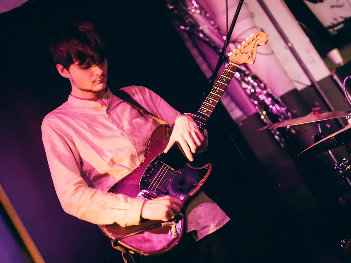 Matt Kwasniewski-Kelvin, guitarrista fundador de black midi, falleció a los 26 años