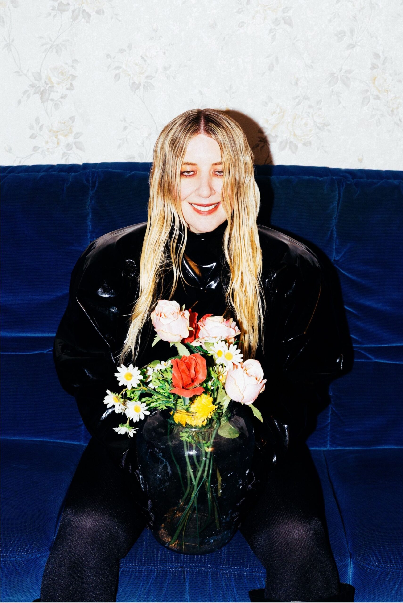 Austra sorprende con ‘Chin Up Buttercup: The Movie’, su nuevo cortometraje