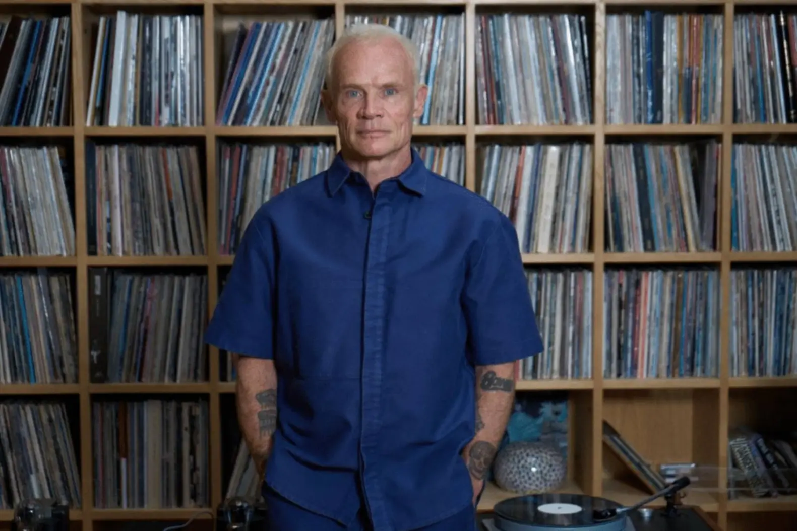 Flea se une a Thom Yorke en “Traffic Lights”
