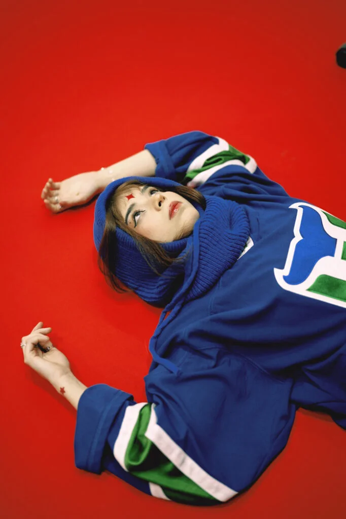 Bratty llega con “Siempre quiero +”