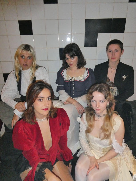 The Last Dinner Party lanza “Let’s Do It Again!”