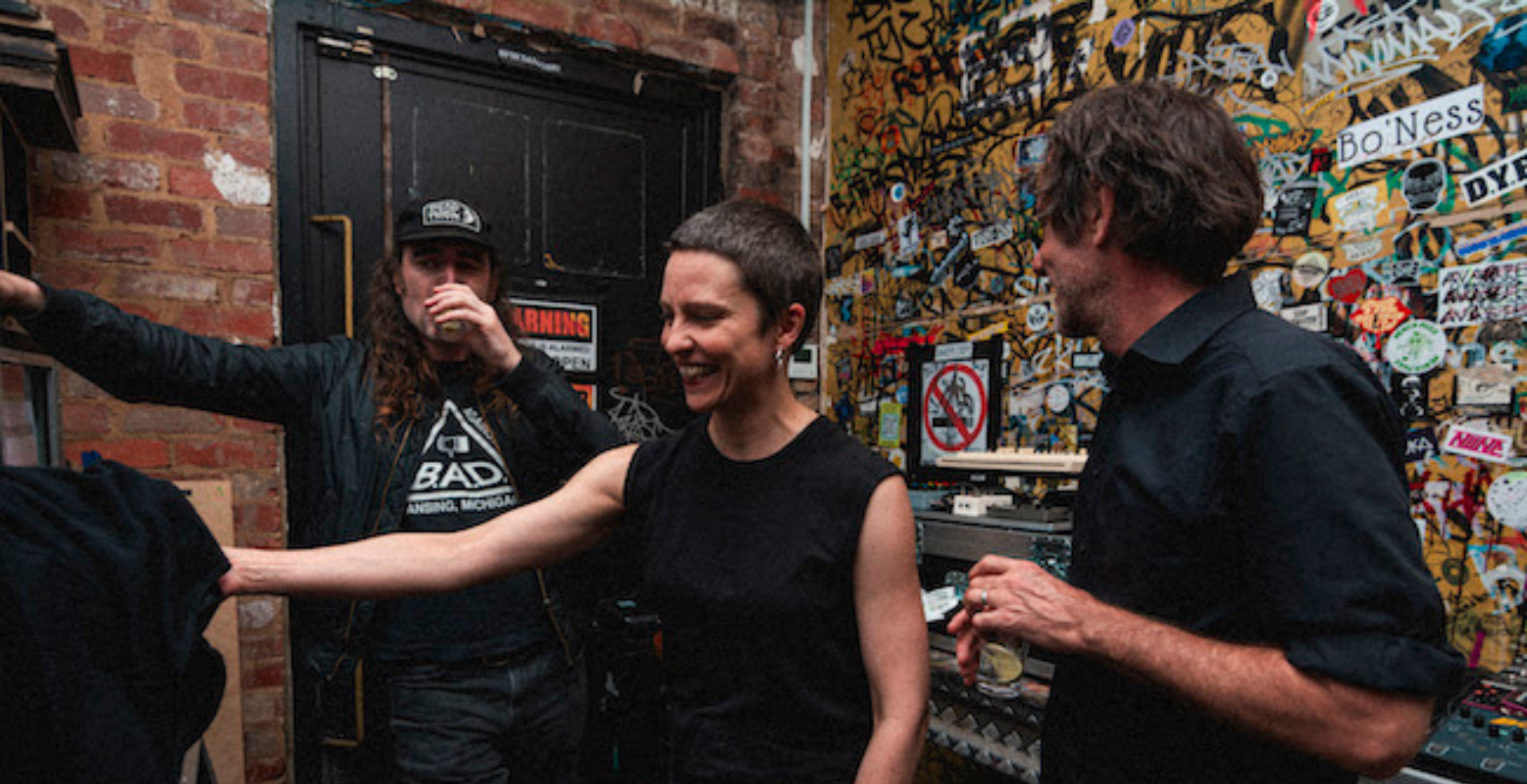 “Song for Girl from Macedonia”, lo nuevo de A Place To Bury Strangers