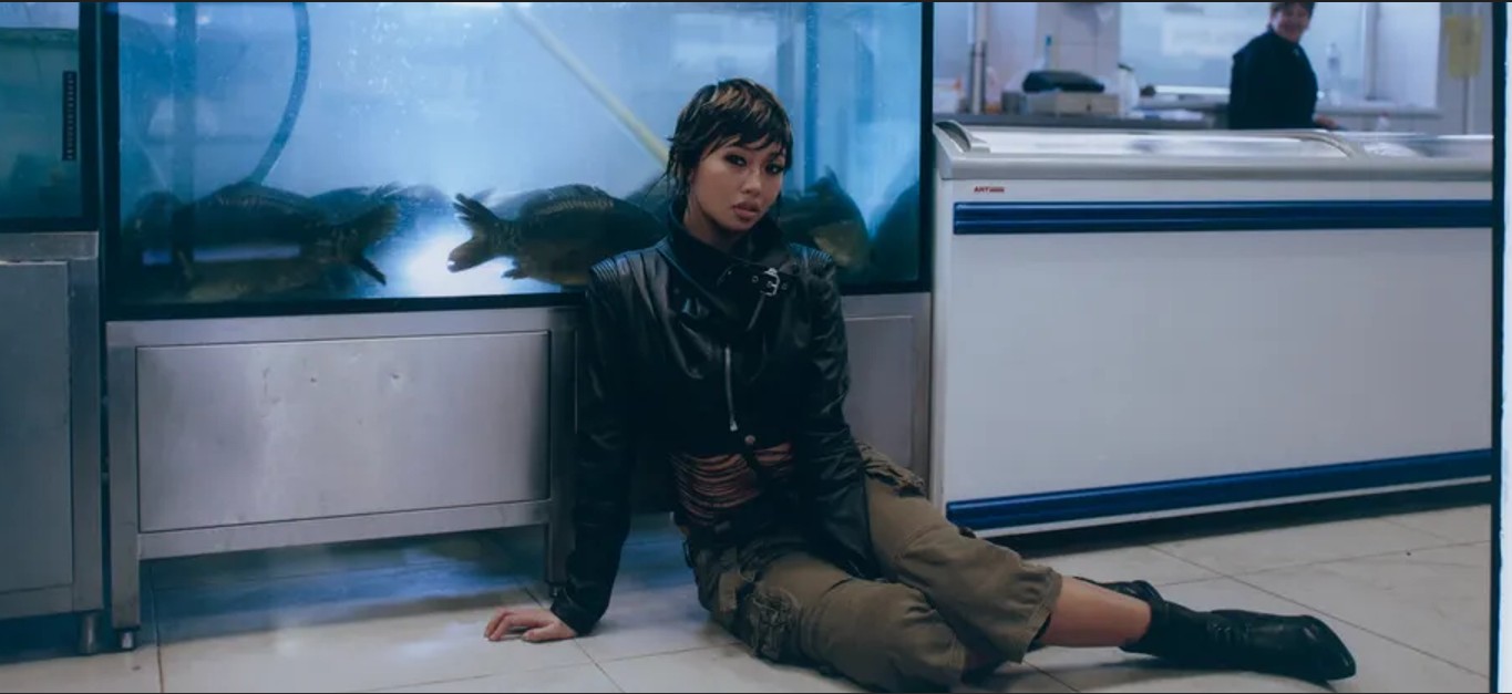 Beabadoobee y The Marías en “All I Did Was Dream of You”