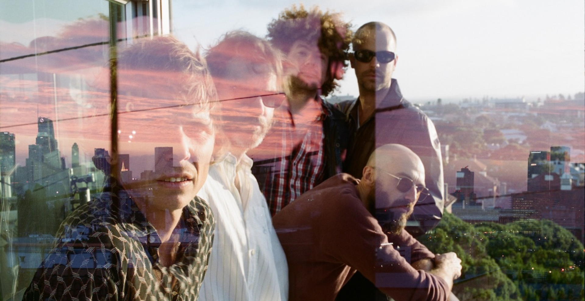 Pond anuncia disco y estrena “Two Hands”