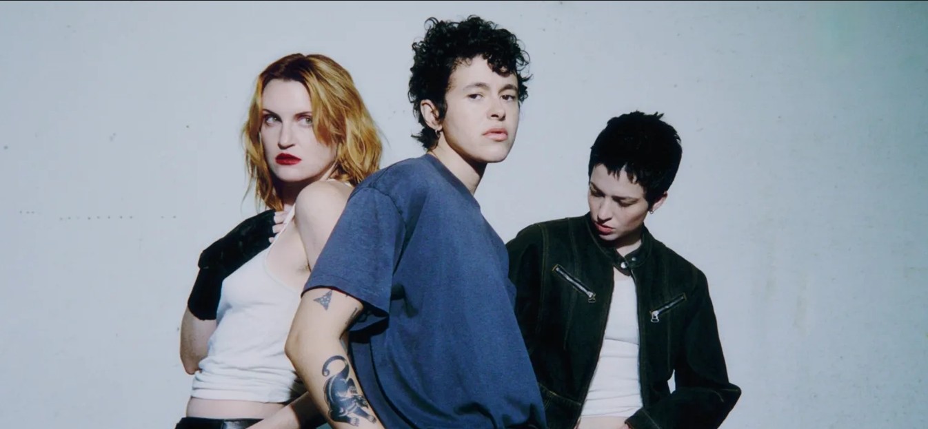 MUNA lanza “Wannabeher”, tercer adelanto de su nuevo disco