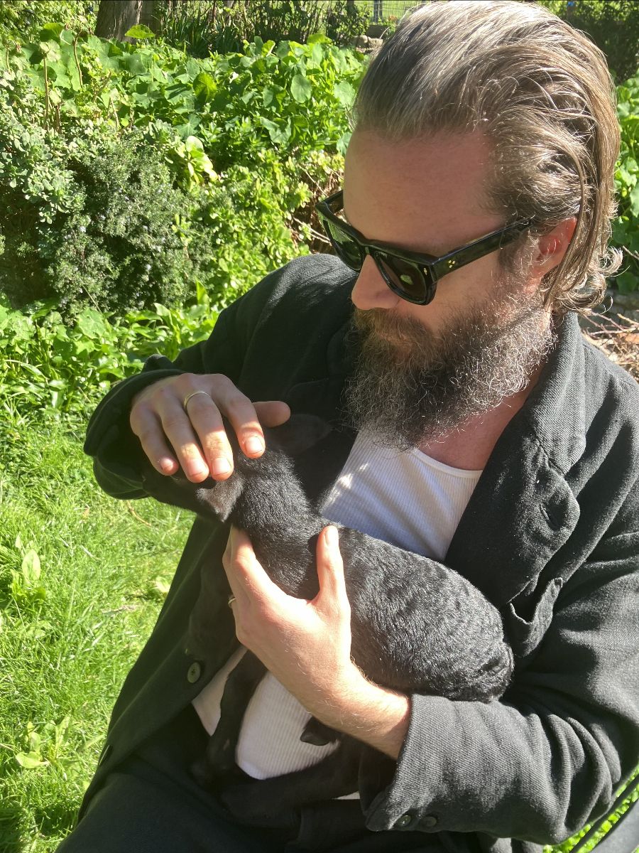 Father John Misty comparte “The Payoff”