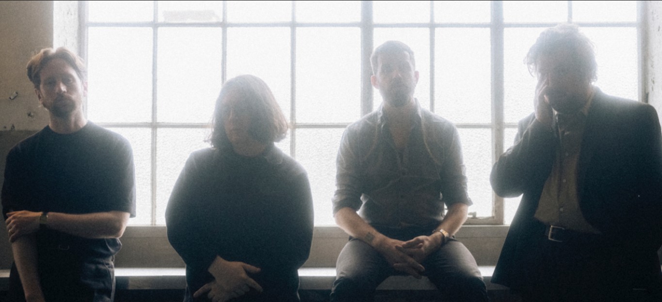 “Giraffe”, lo nuevo de Gilla Band