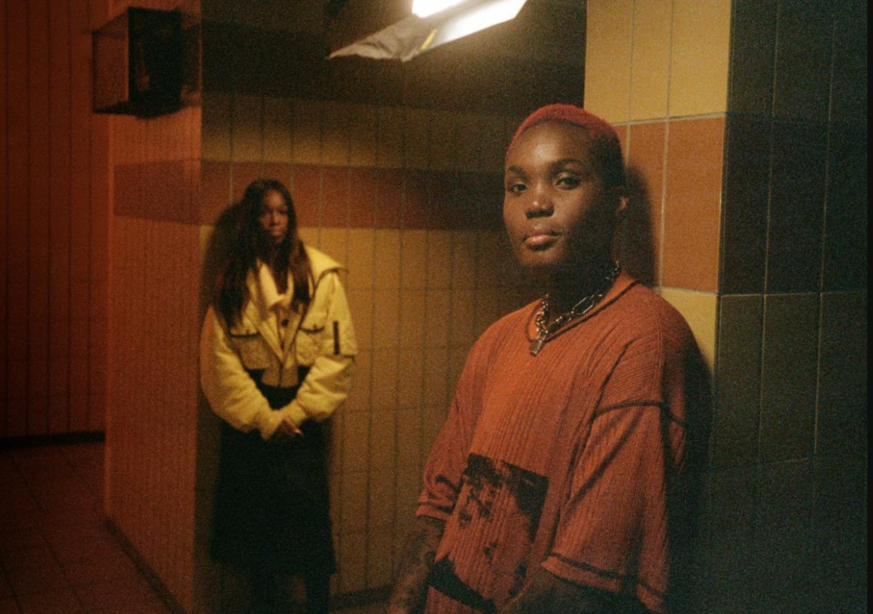 Arlo Parks reinventa “Floette” junto a John Glacier