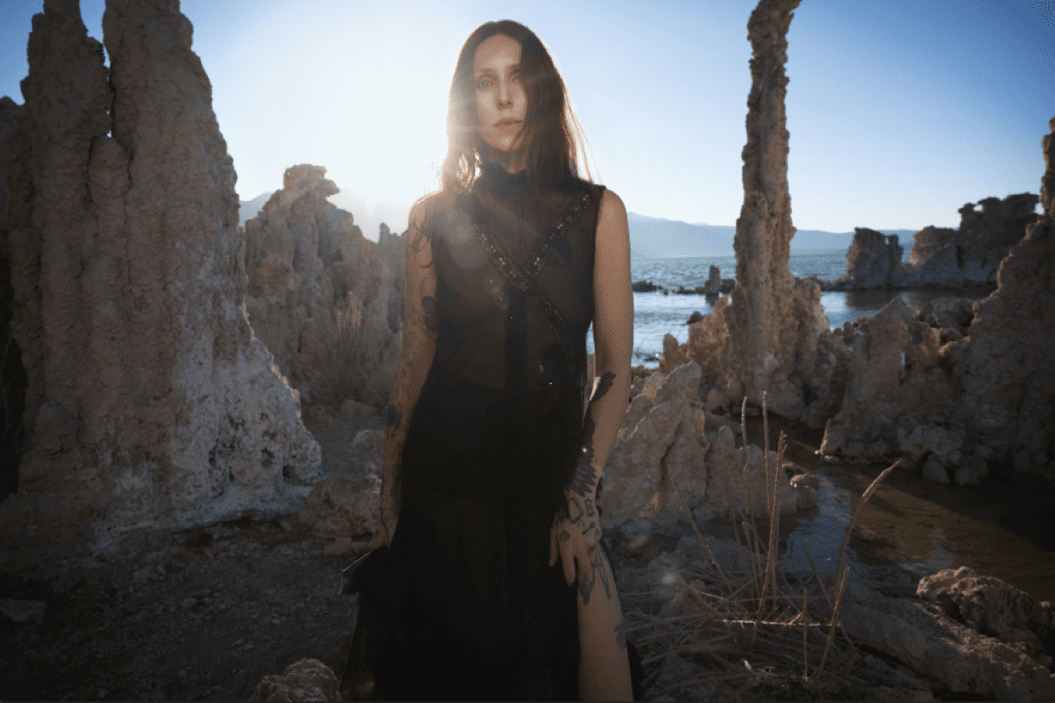 Chelsea Wolfe explora la rabia en “Seethe”