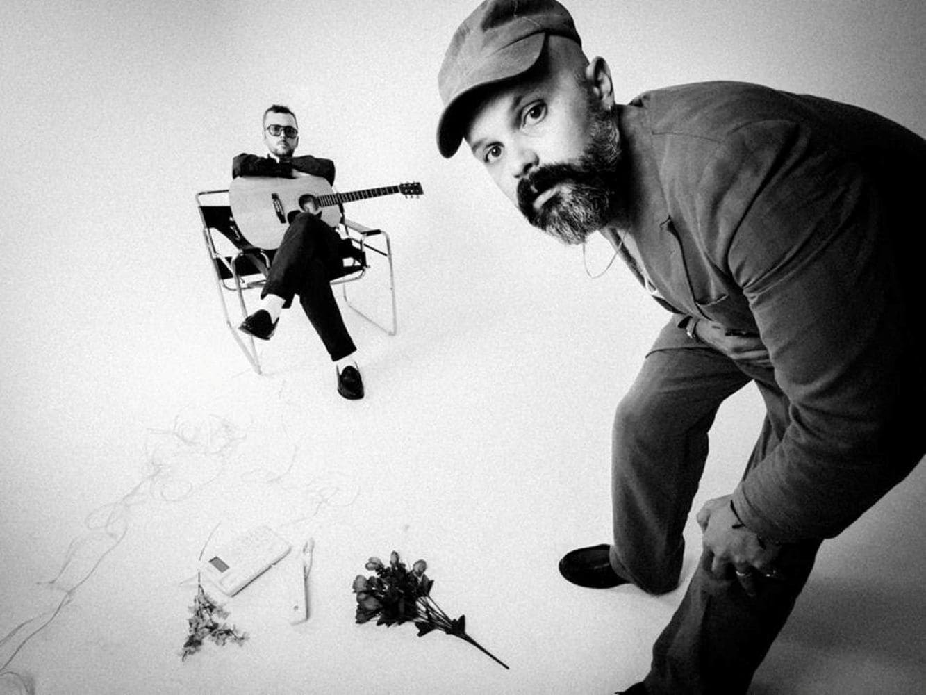 TV Priest cuestiona la era digital en “Just So You Know”