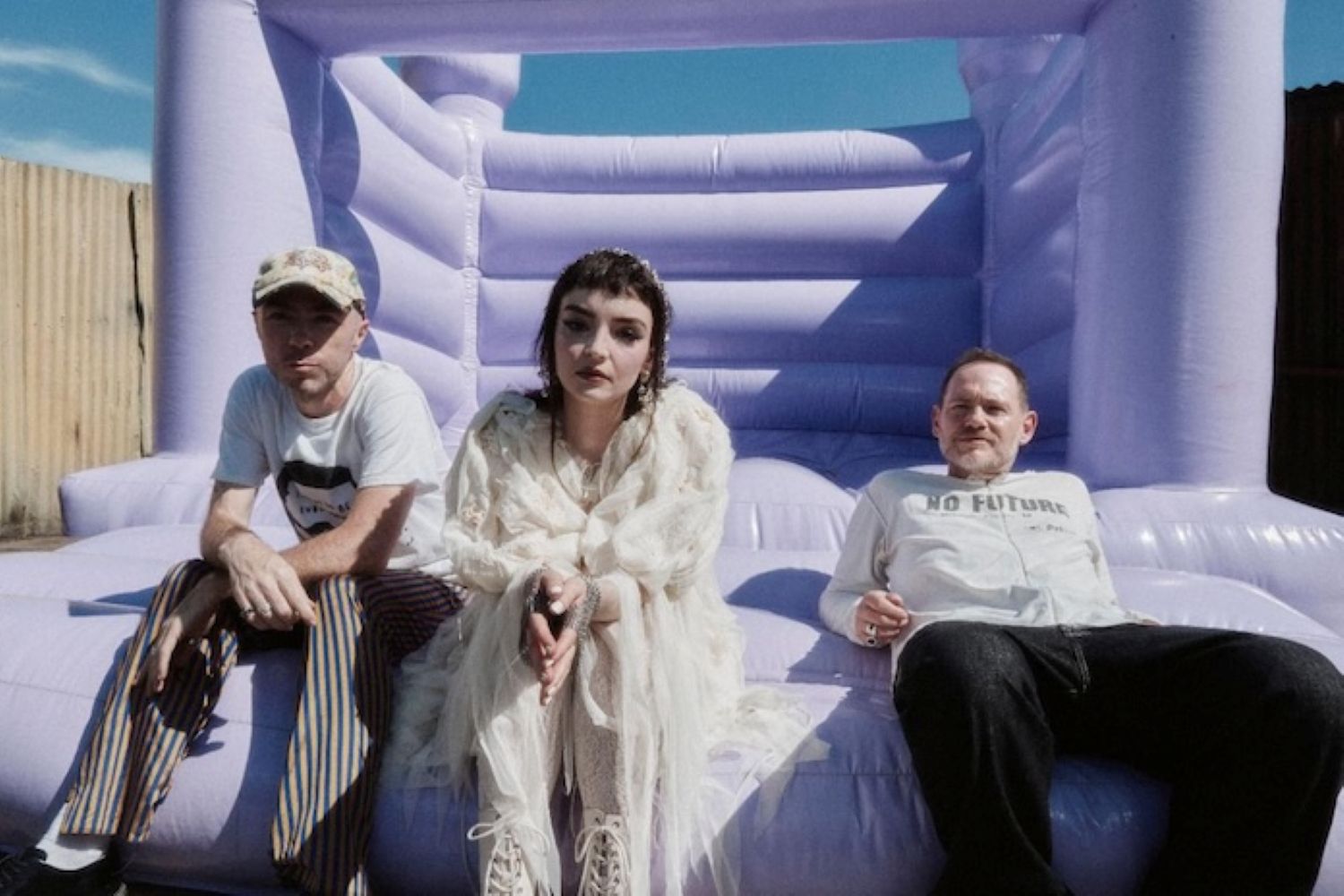 CHVRCHES presenta su lado más íntimo con “Overthinker”